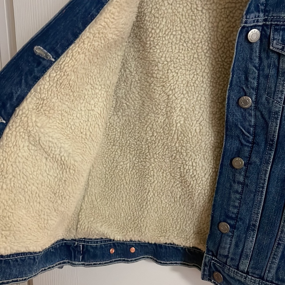 Old Navy Denim Sherpa Denim Jacket. - Picture 3 of 9